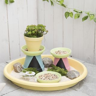 Mini zahrádka v pastelových barvách