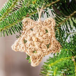 Crochet star from jute ribbon
