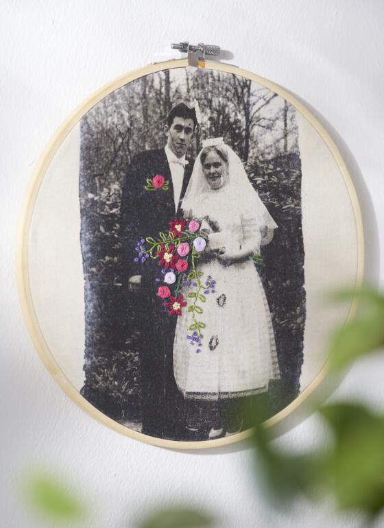 Modernes Sticken, Stickbild mit Blumen