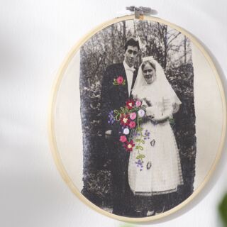 Modernes Sticken, Stickbild mit Blumen