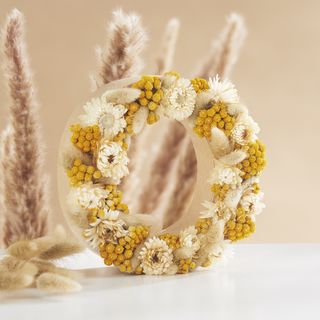 Dekorationen mit Trockenblumen