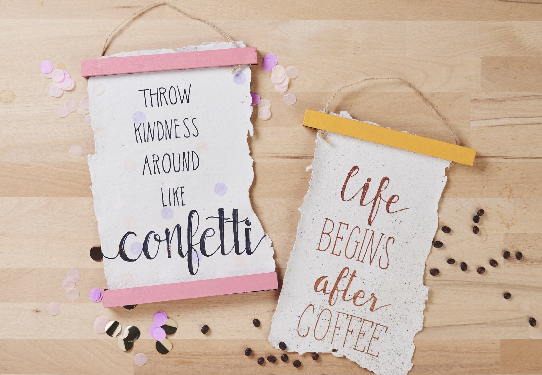 Handgeschöpftes Papier mit Konfetti & Kaffeesatz