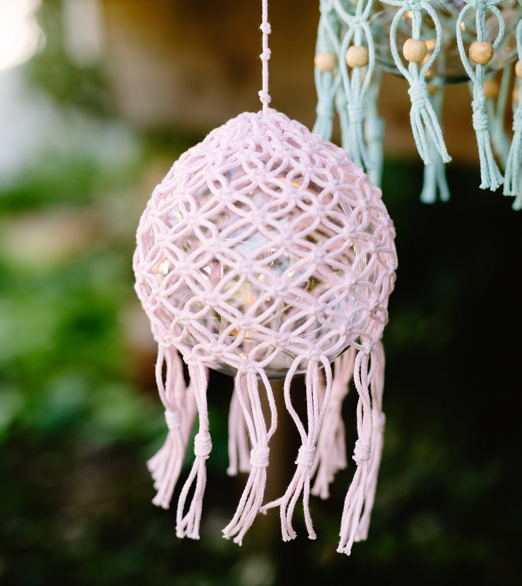 Makramee Lampions für den Garten knüpfen