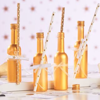 Skleněné láhve s třpytivým vzhledem