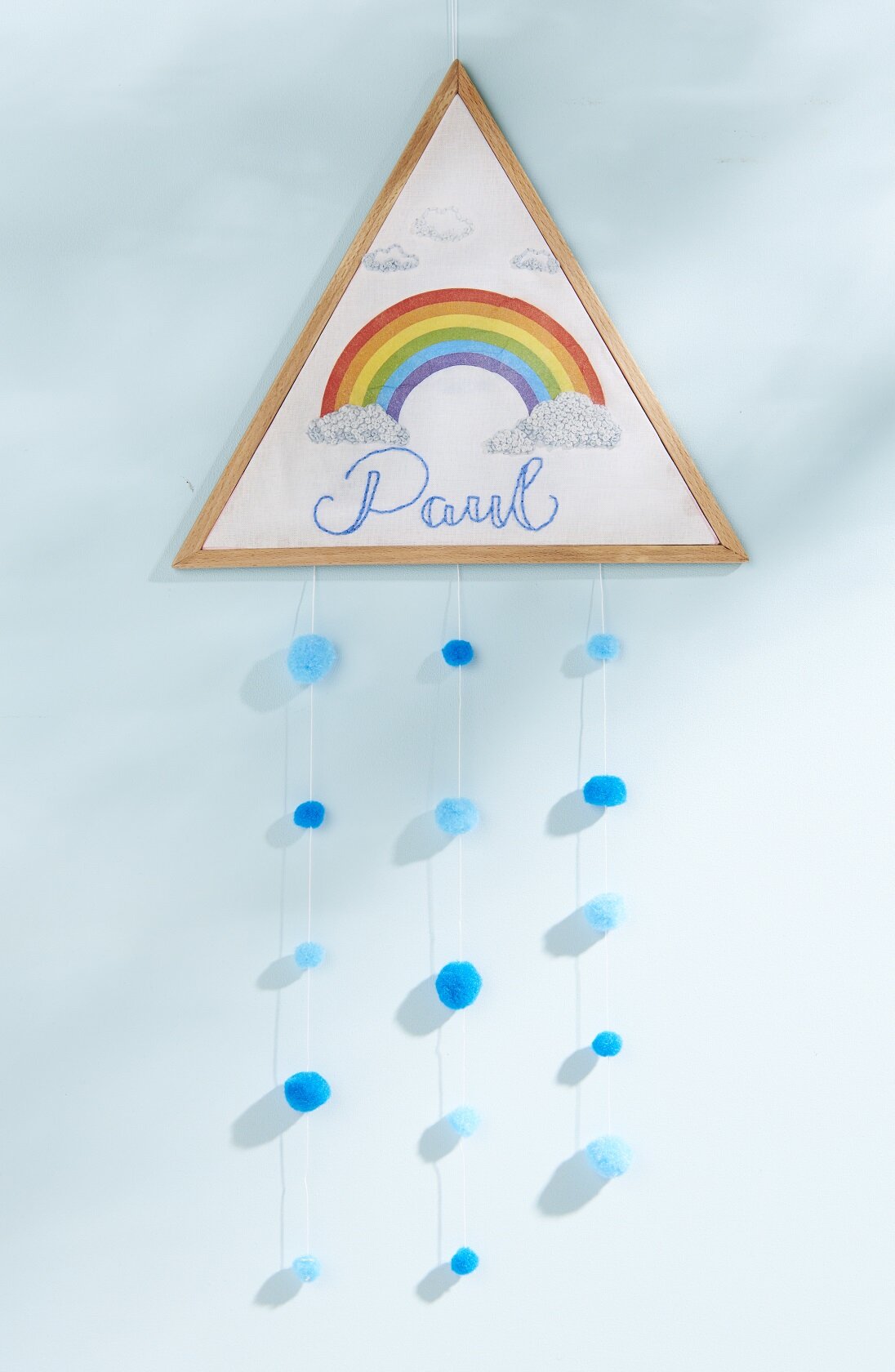 Dekorahmen zur Geburt mit Regenbogen