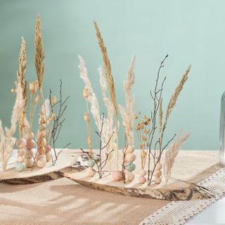 Rindenscheiben mit Trockenblumen 