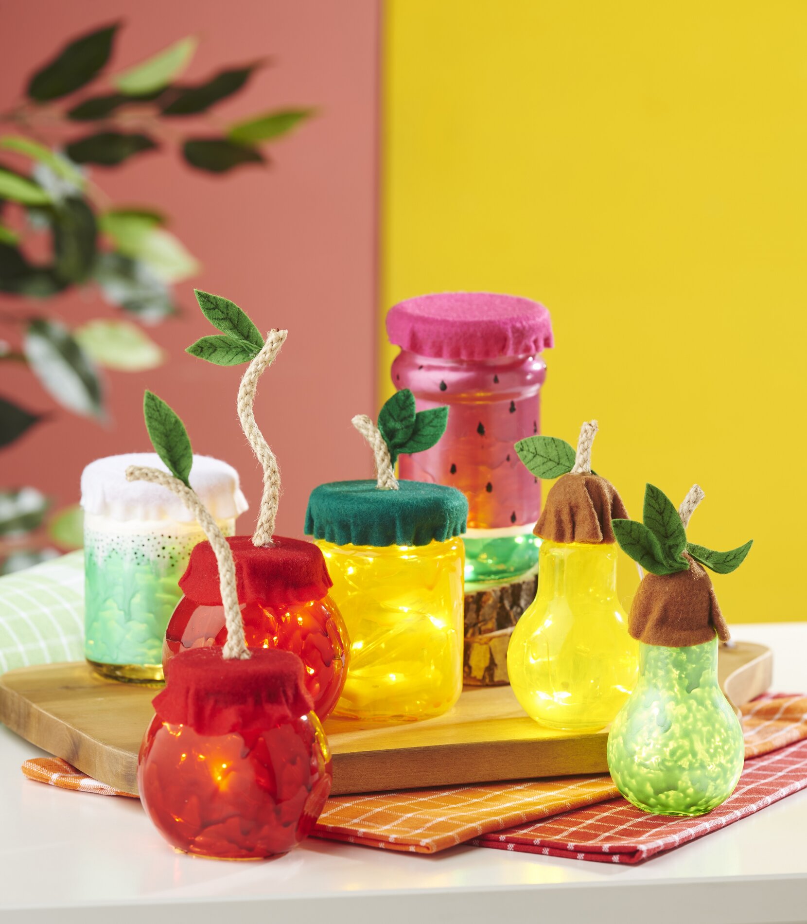 gläser obst beleuchtet