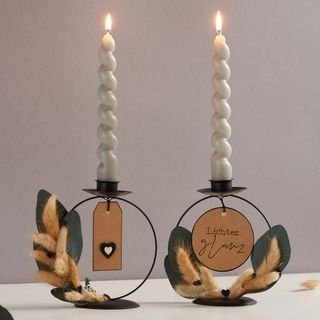 Schwarze Kerzenhalter aus Metall