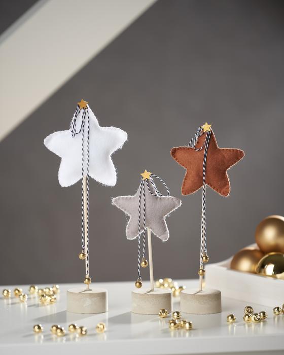 filzsterne auf betonsockel