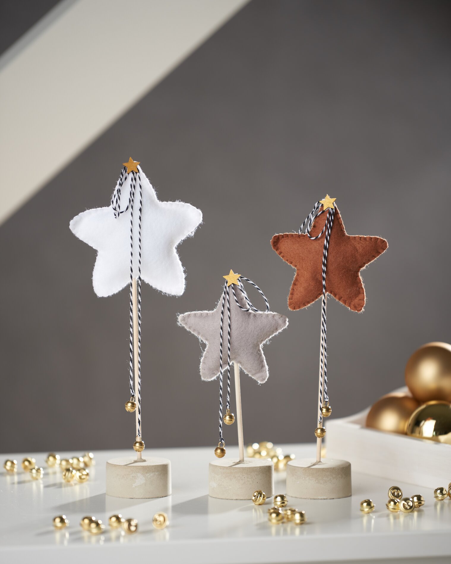 filzsterne auf betonsockel