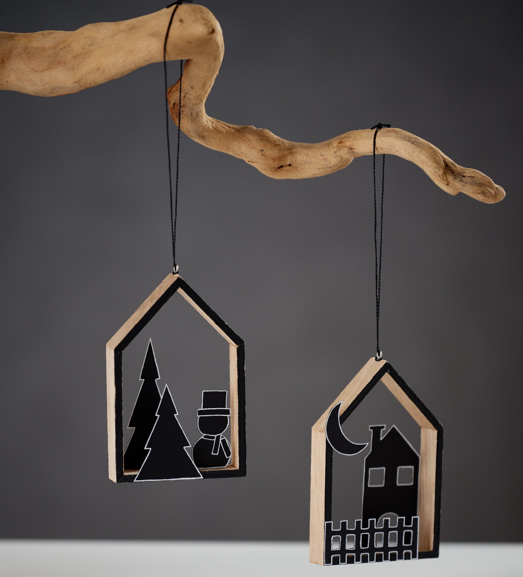 Anhänger Haus mit weihnachtlichen Papercut Motiven