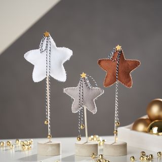 filzsterne auf betonsockel