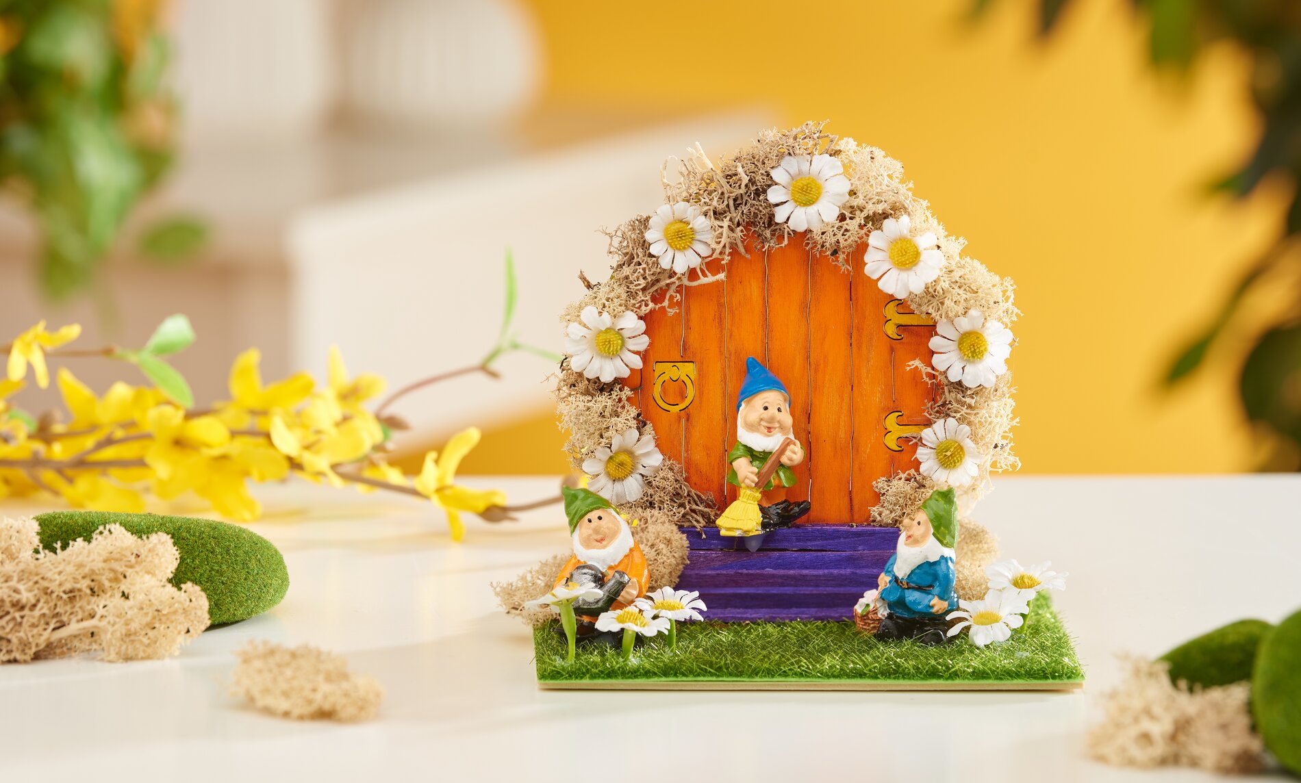 Miniatur Tür mit Zwergen