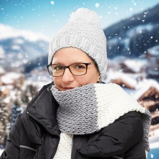 Knitted scarf in block stripe pattern