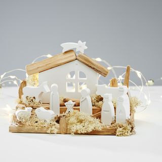 krippe aus bastelklötzchen und gießlingen