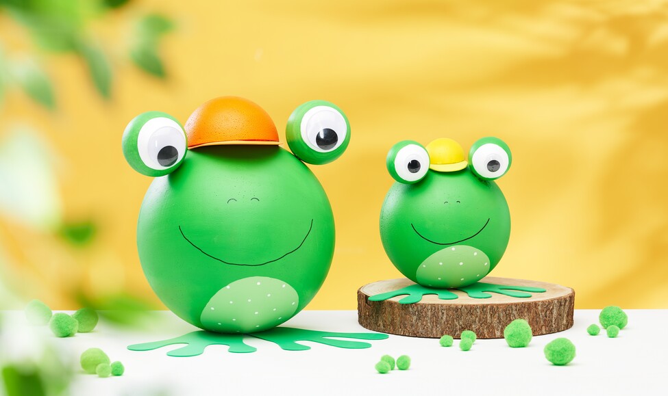 Frösche aus Styroporkugeln