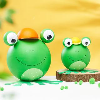 Frogs from polystyrene balls