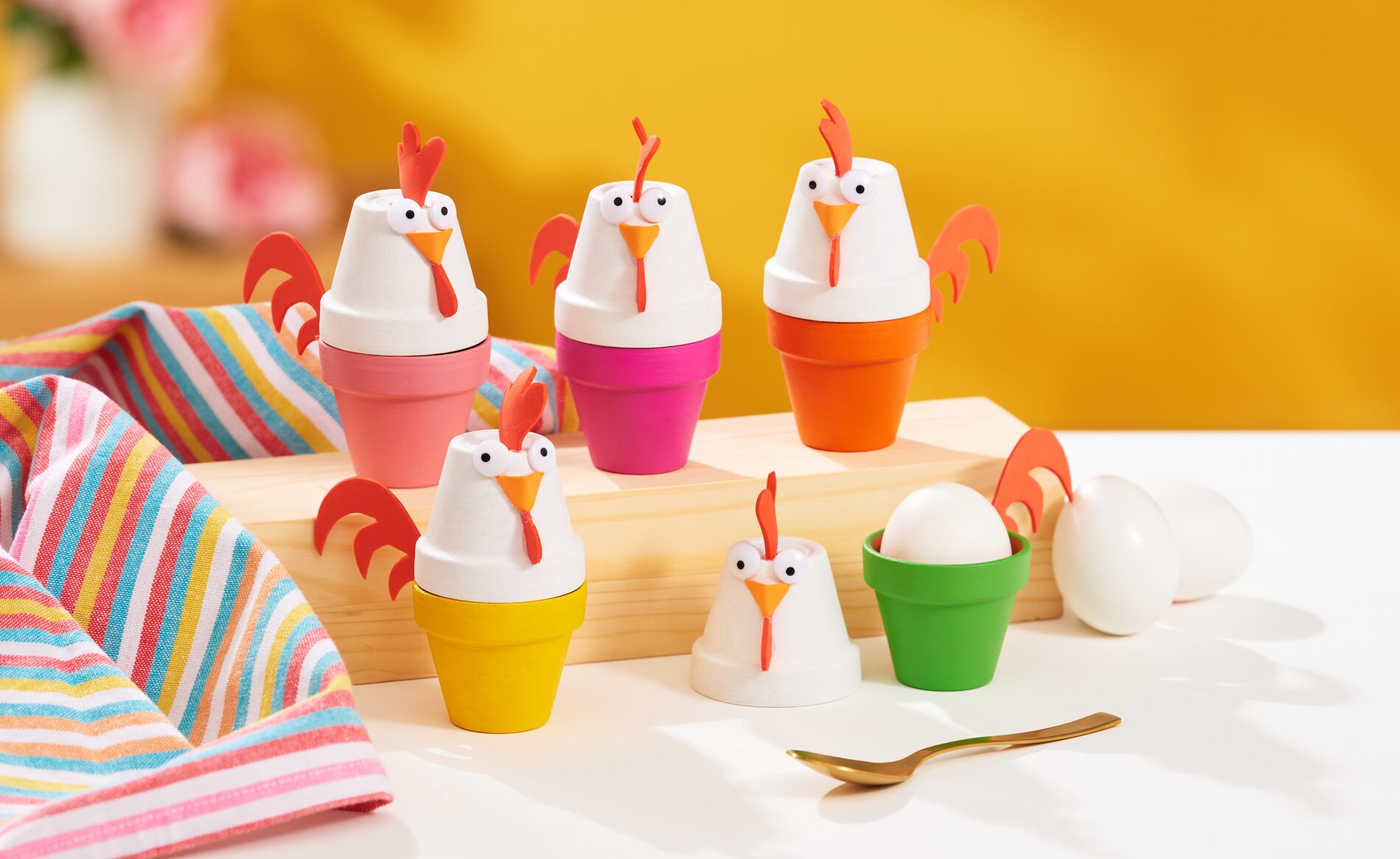 Terrakotta-Hühner und Eierwärmer