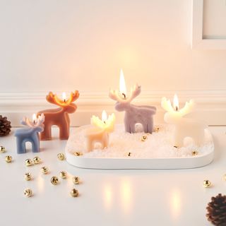 Kerzendesign mit verzierten und gegossenen Kerzen