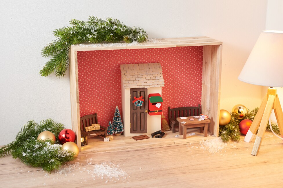 Wichteltürszene im Rahmen