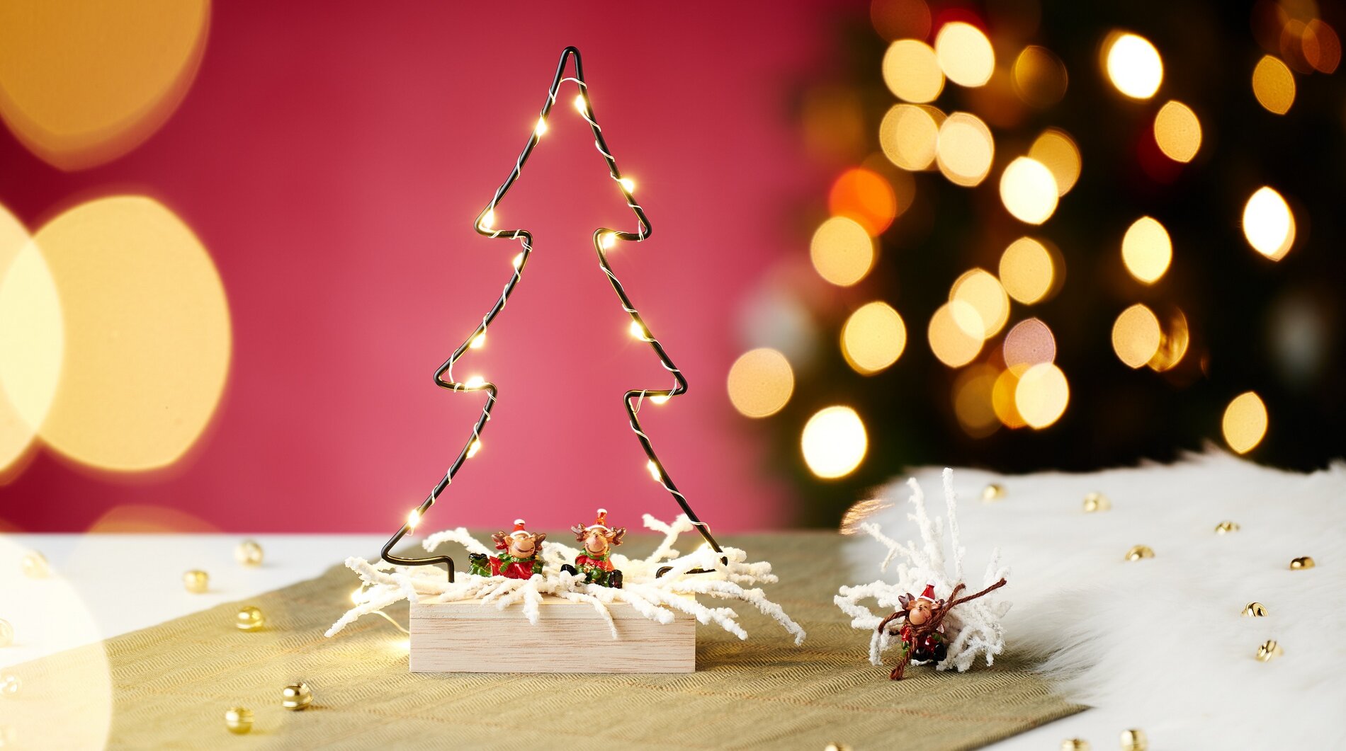 Lichtertanne mit dekoriertem Sockel