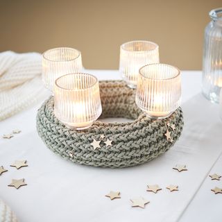 Knitted Advent wreath with knitted border