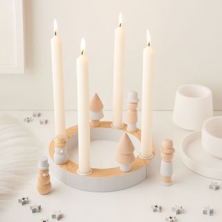 Design an Advent wooden wreath