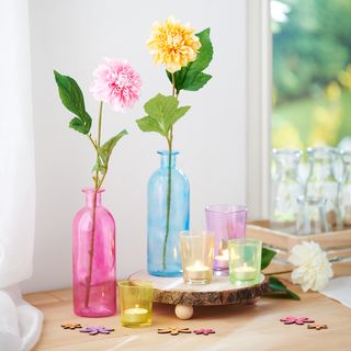 Barevn&eacute; sklo sami