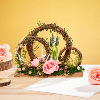 Floristic arrangement with grapevine wreaths