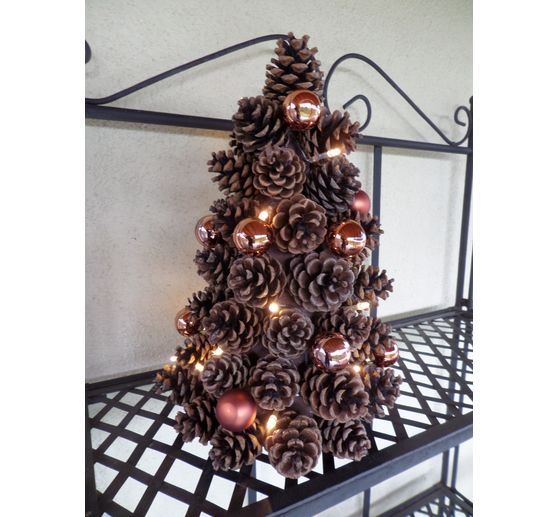 212_Blumenfee_Christb&auml;umchen aus Kiefernzapfen_Kategorie Natur