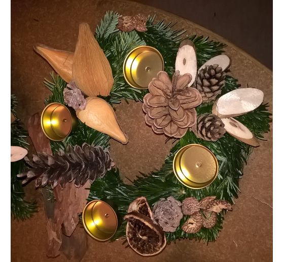 232_katrinr_Adventskranz mit Tannenzapfen und Rinde_Kategorie Natur