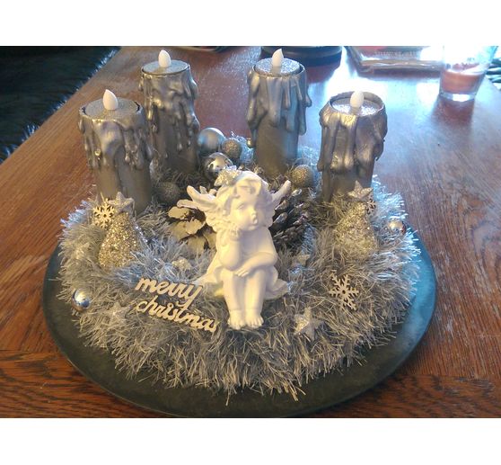 261_Klaudia73_Fransenwolle-Kranz und WC-Papierrollen-Kerzen in Silber_Kategorie Metallic