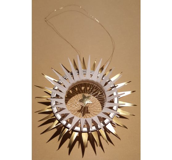 386_Stumanne_Weihnachtsstern aus Wurst- und Marmalade- Dosen_Kategorie Metallic