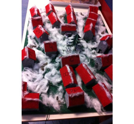 393_Dorfkind_Adventskalenderdorf aus Filz_Kategorie Klassisch