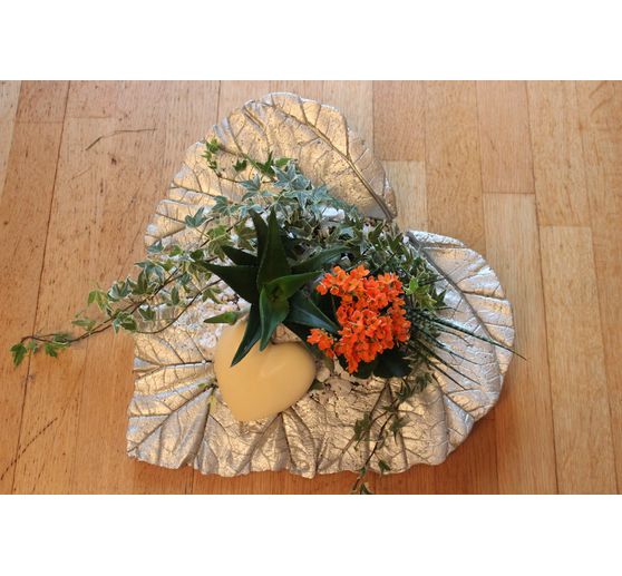 130_Lalumo_Bepflanztes Blatt