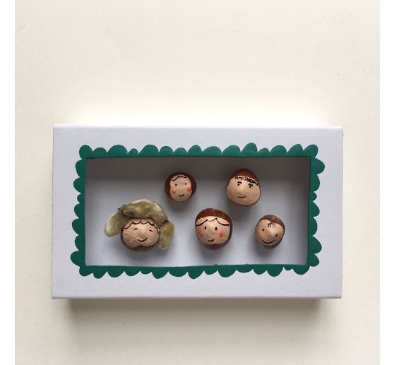 327_Miri_Familienportrait in der Streichholzschachtel