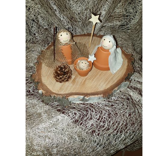 398_Mone_Krippe auf einer Holzscheibe