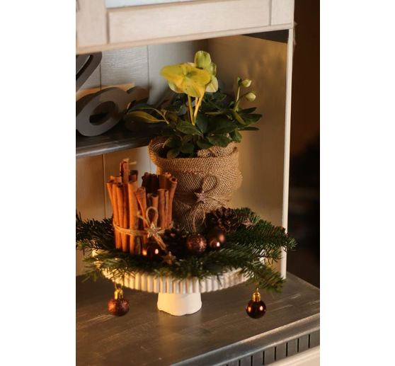 435_Julewien_Weihnachtliche Deko auf selbstgegossener Etagere