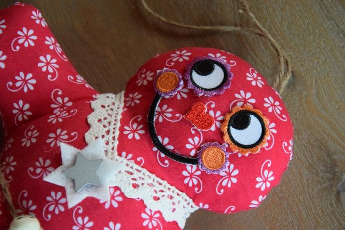 Lebkuchenmänner aus Stoff nähen mit Applikationen Lebkuchenmännchen nähen für Weihnachten