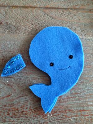 Mobile Basteln - Walflossen annähen Mobile Bastelanleitung - Walflossen annähen