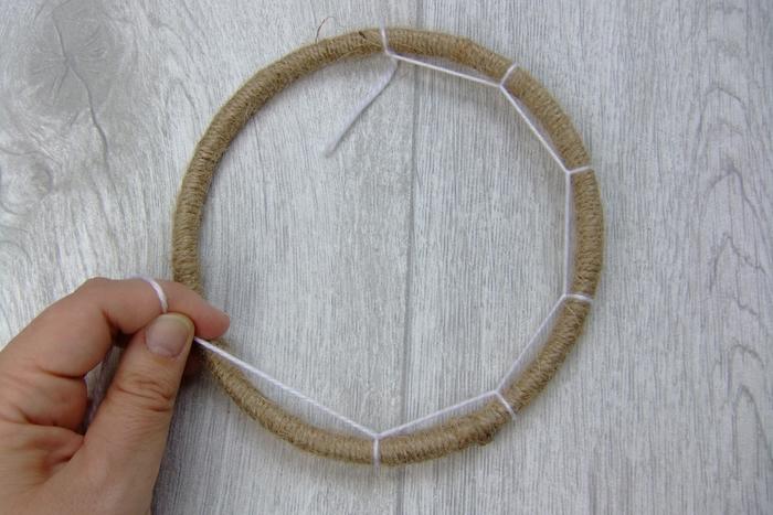 Traumfänger basteln - Netz weben3 Traumfänger selber basteln - Netz weben3