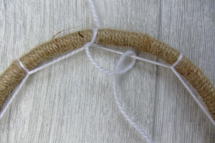 Traumfänger basteln - Netz weben5 Traumfänger selber basteln - Netz weben5