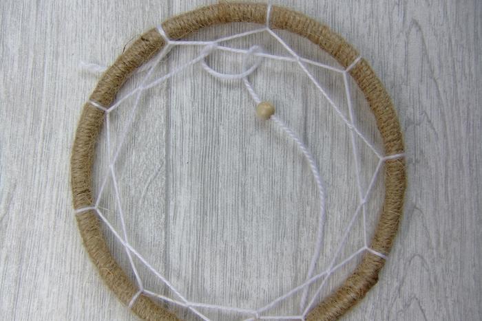 Traumfänger basteln - Netz weben7 Traumfänger selber basteln - Netz weben7