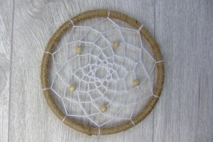 Traumfänger basteln - Netz weben8 Traumfänger selber basteln - Netz weben8
