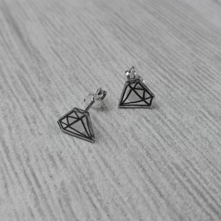 Vyrobte si vlastní náušnice ze smršťovací fólie