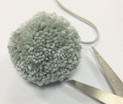Anhänger: Pompon schneiden Schlüsselanhänger mit Pompon