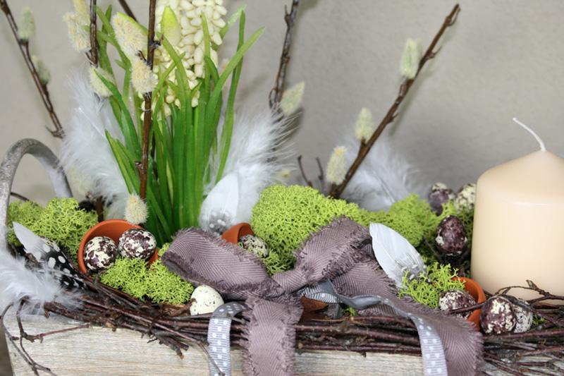 Besondere Osterdeko mit Federn selber machen