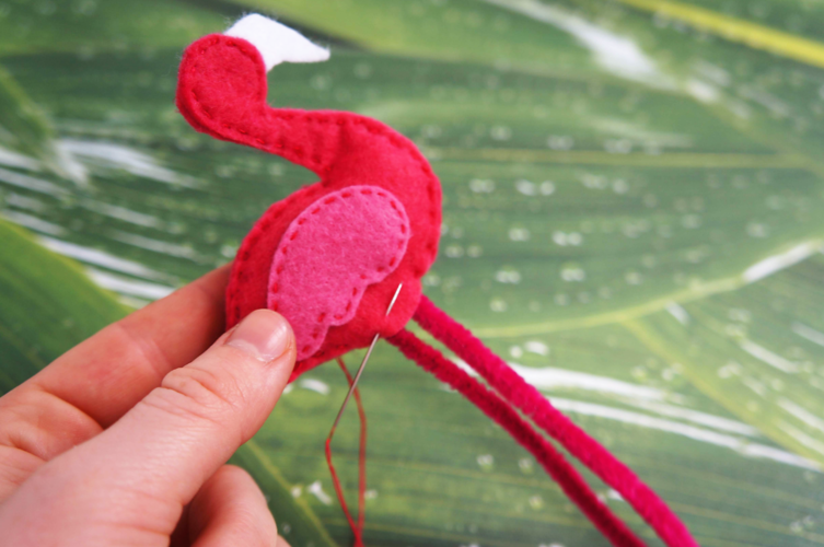 Wandbild Flamingo: Flamingo Beine Flamingo aus Filz und Füllwatte selber nähen