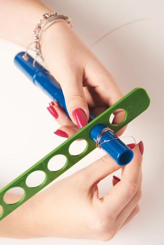 Drahtgr&ouml;&szlig;e bestimmen f&uuml;r den Nagellack Ring