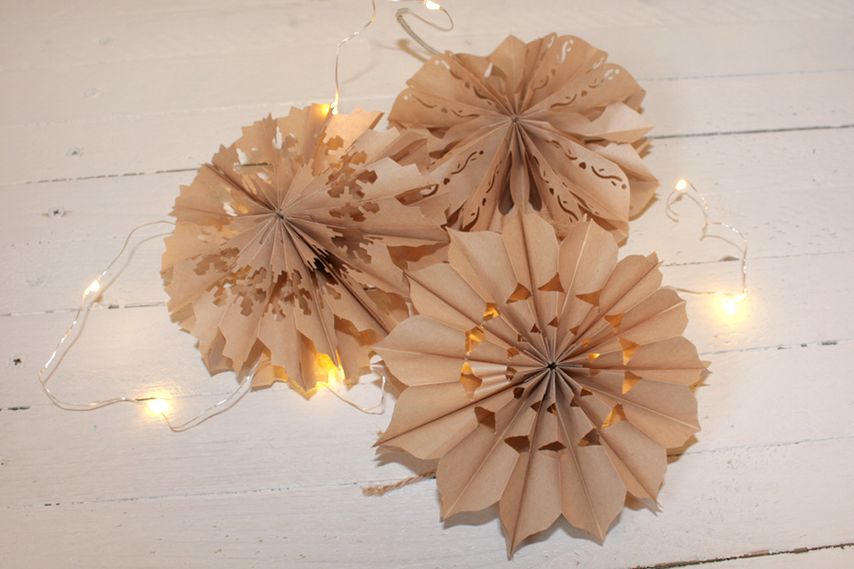 Sterne aus Papiert&uuml;ten